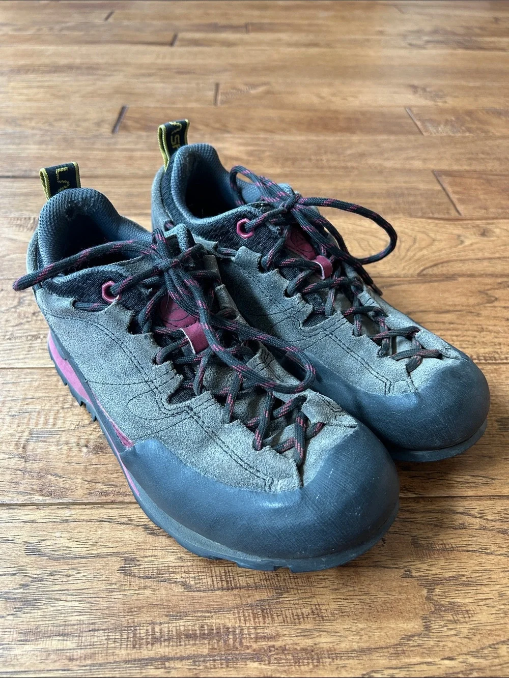 La Sportiva Boulder X Approach Shoes Hiking Outdoor Carbon Beet Womens Size 7.5